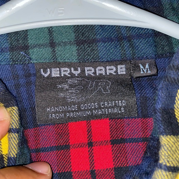 Mismatched flannel - Picture 3 of 3